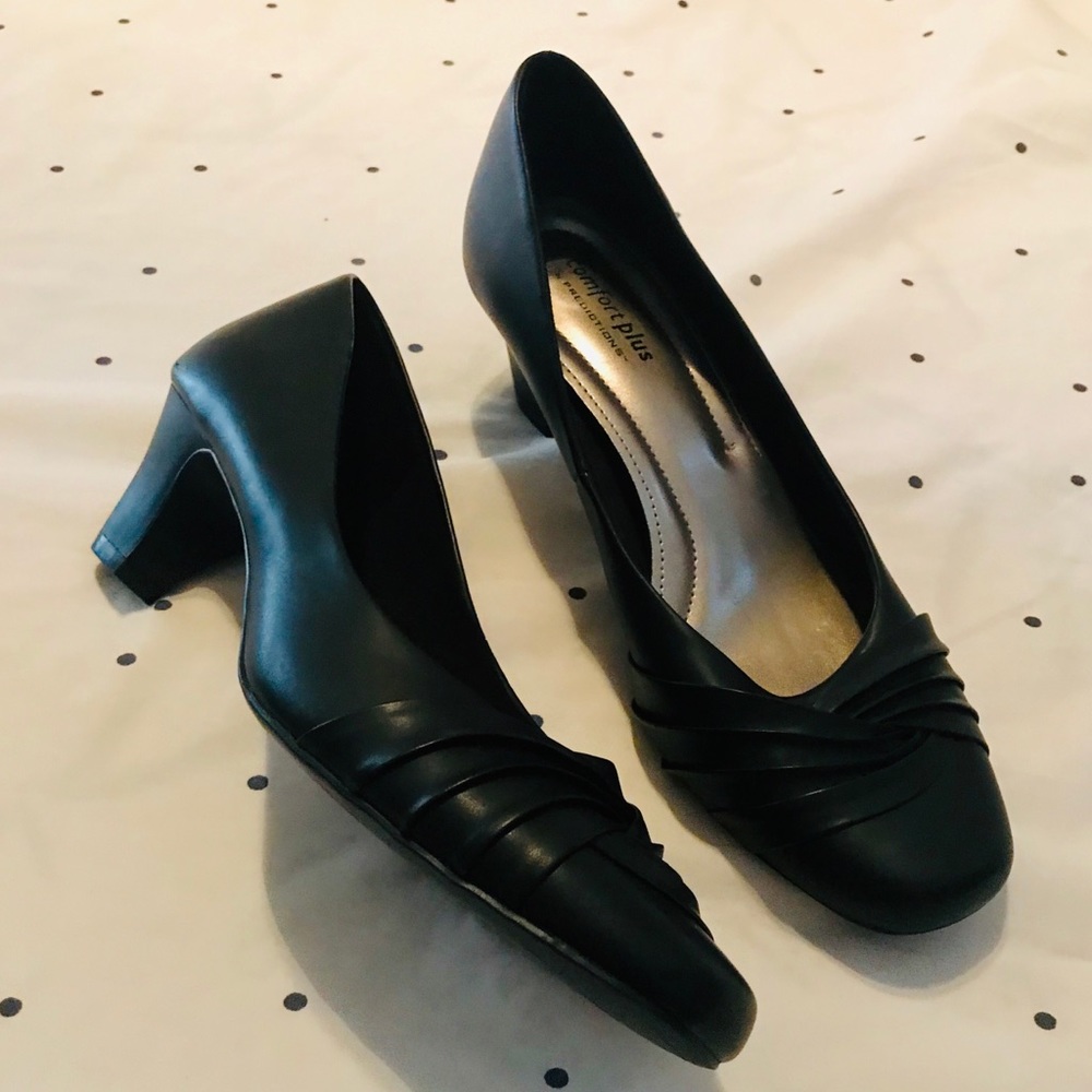 Great condition!! Black heels!